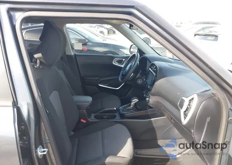 2020 Kia Soul Lx z USA, uszkodzony, nr VIN KNDJ23AU6L7716527